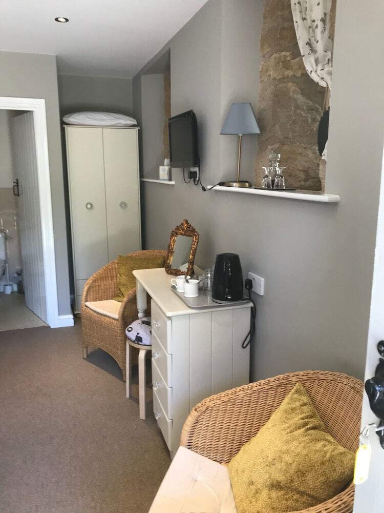 Holly House Bed & Breakfast