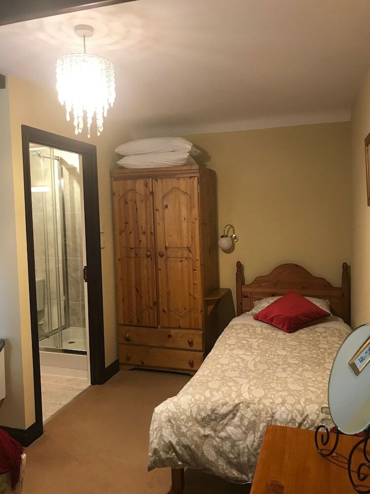 Holly House Bed & Breakfast