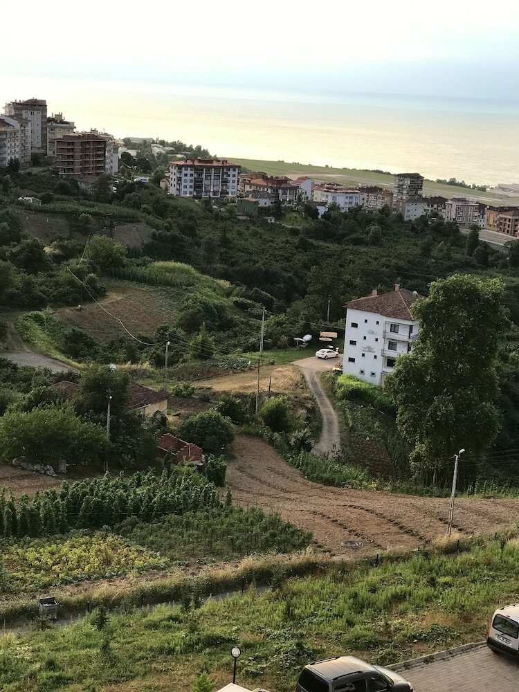 Luxerious Three Bedroom Apartment