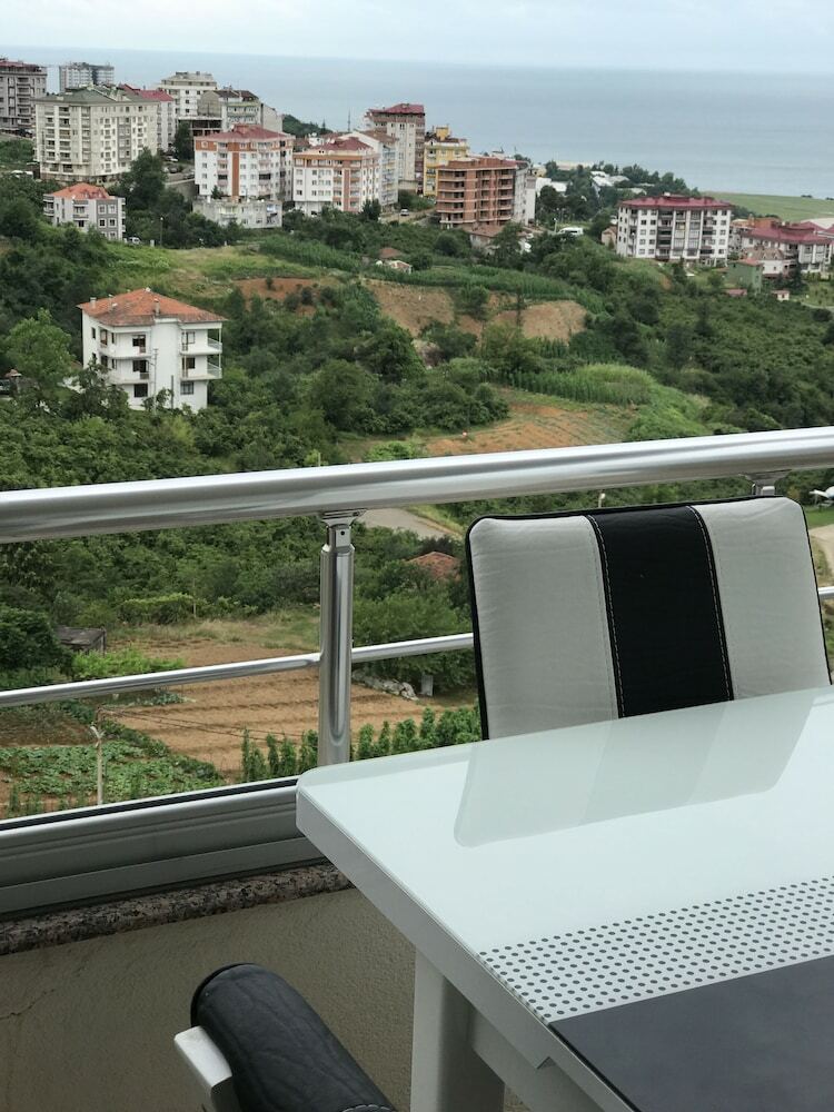 Luxerious Three Bedroom Apartment