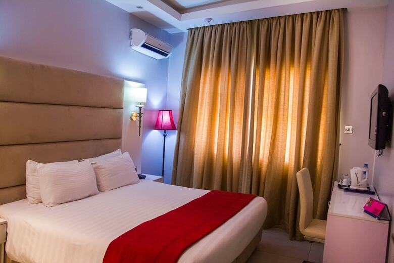 Glee Hotel