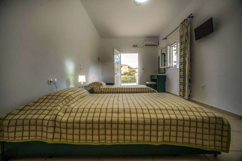 Tesys Studios & Apartments