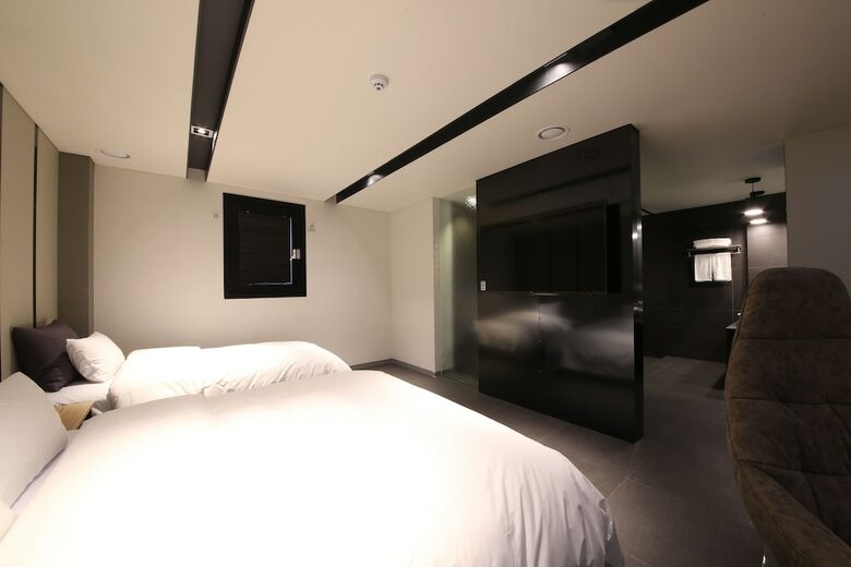 Yeoubi Hotel