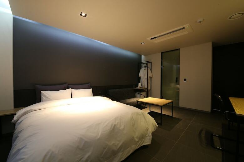 Yeoubi Hotel