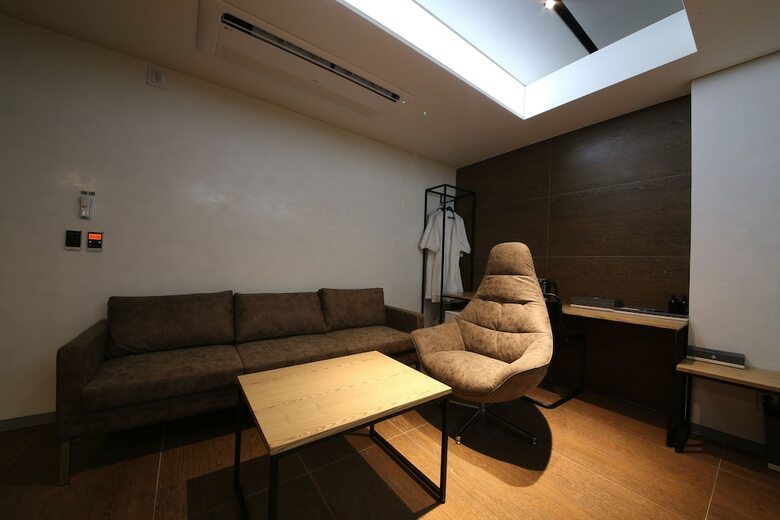 Yeoubi Hotel
