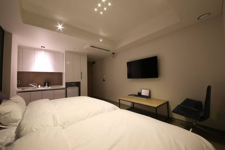 Yeoubi Hotel