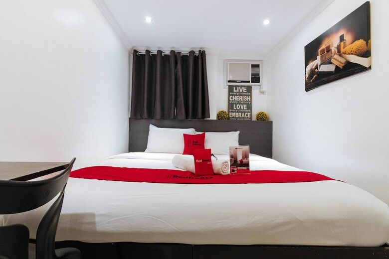 Hotel Reddoorz Plus @ Poblacion Makati