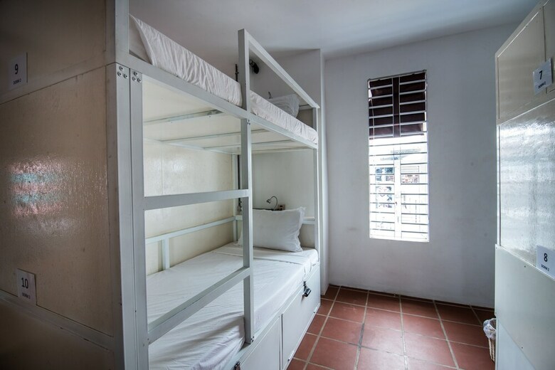 Hostal Funky Flashpacker Hostel - Adults Only
