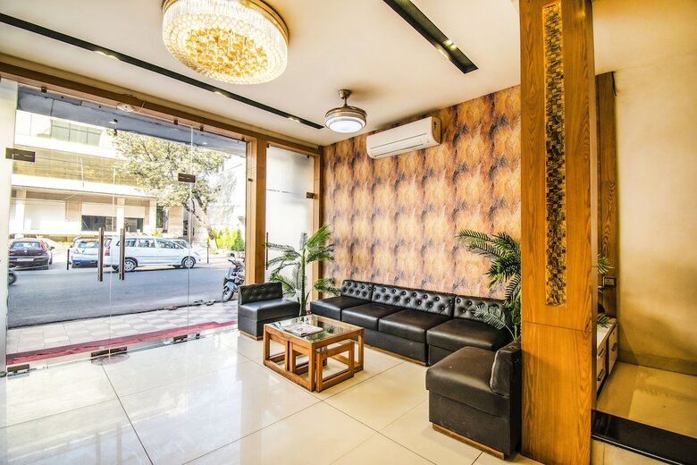Fabhotel Kiran Inn Tukoganj