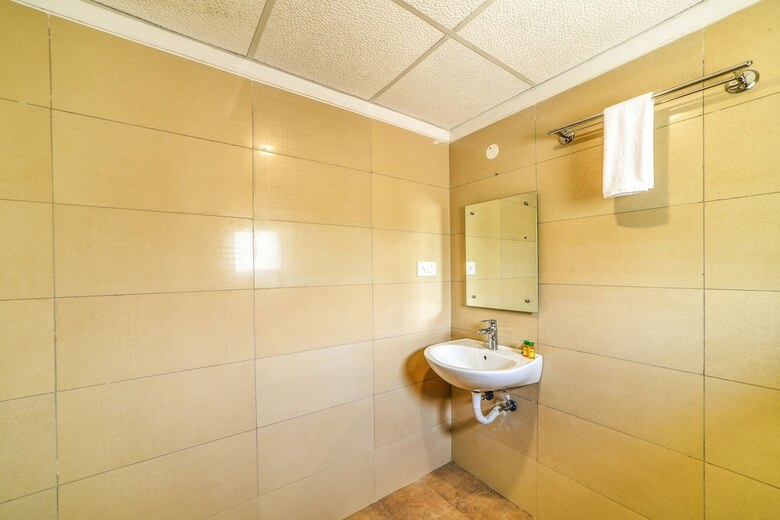 Fabhotel Limestone Aura