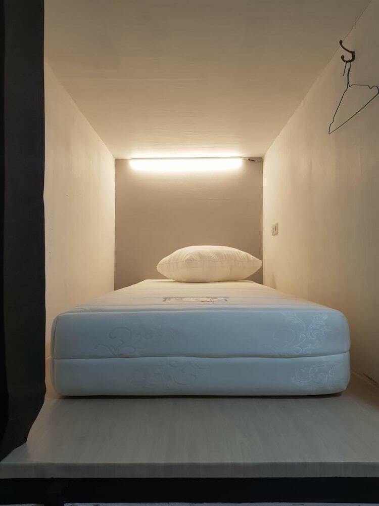 Hostal Gh Capsule