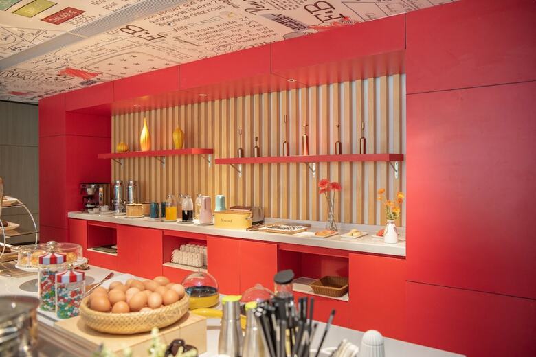 Ibis Luoyang Baolong Square Hotel