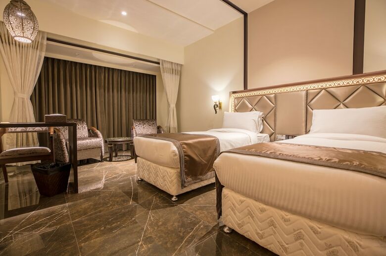Hotel Peninsula Red Pine