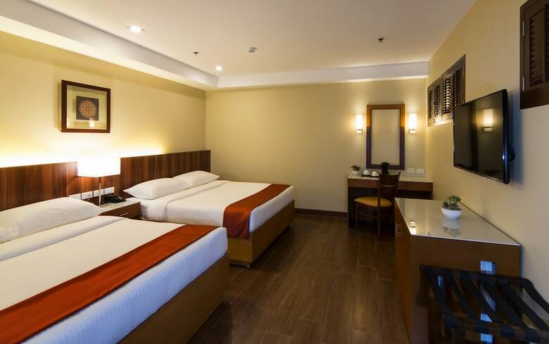 V Hotel And Apartel