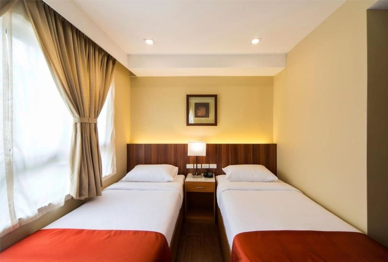V Hotel And Apartel