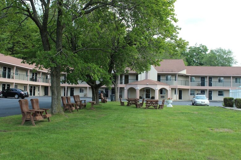 Motel Howard Johnson By Wyndham Lenox
