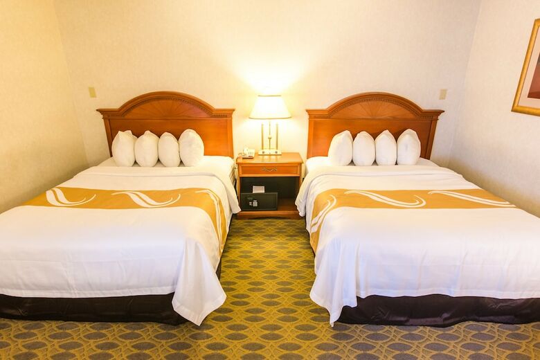 Hotel Quality Inn & Suites University