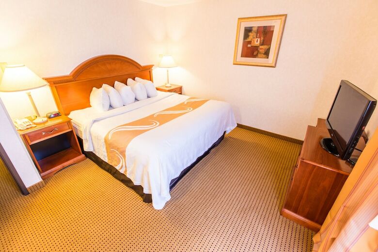 Hotel Quality Inn & Suites University