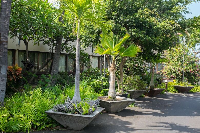 Uncle Billy's Kona Bay Hotel