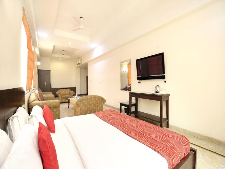 Capital O 15395 Hotel 42