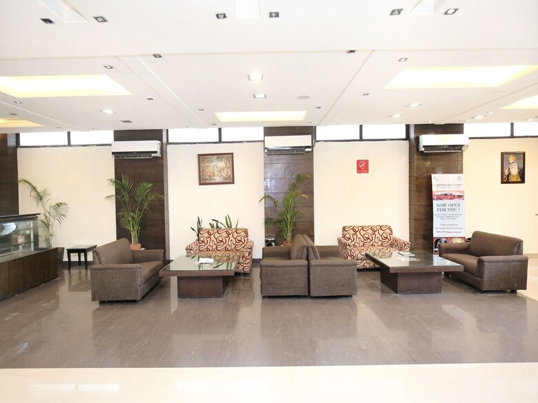 Capital O 15395 Hotel 42