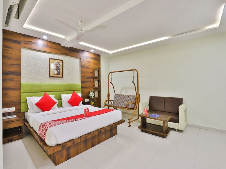 Hotel Oyo 15378 Ratna Palace