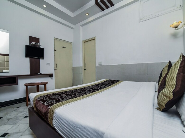 Hotel Oyo 16359 Optimum Sheela Inn