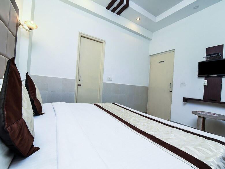Hotel Oyo 16359 Optimum Sheela Inn