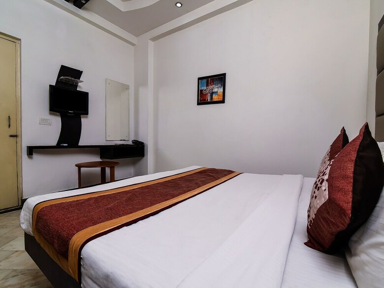 Hotel Oyo 16359 Optimum Sheela Inn