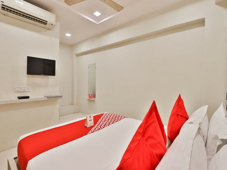 Hotel Oyo 13598 Chandra Villas