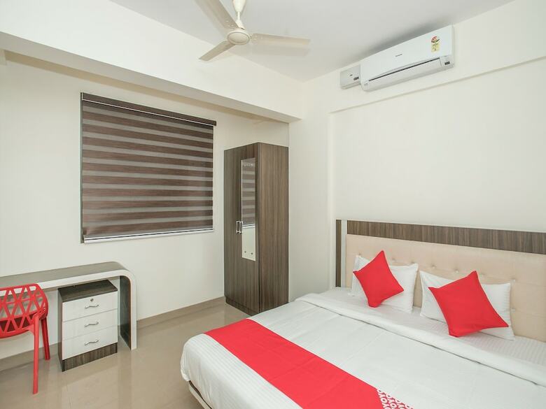 Hotel Oyo 13745 Cmn Stay