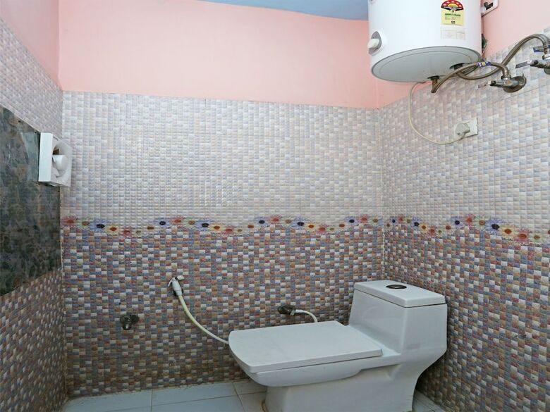Hotel Oyo 14219 Skyzone Banshi