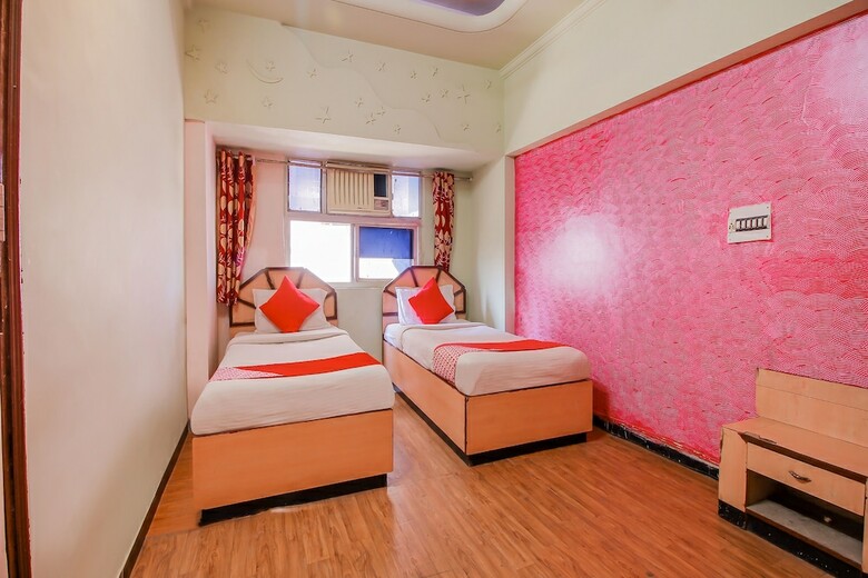 Oyo 12273 Hotel Indraprastha