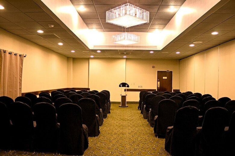 Hotel Ramada By Wyndham Statesville