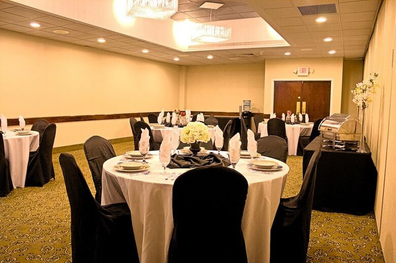 Hotel Ramada By Wyndham Statesville