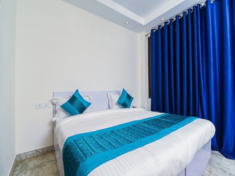 Hotel Oyo 15623 Golden Crystal