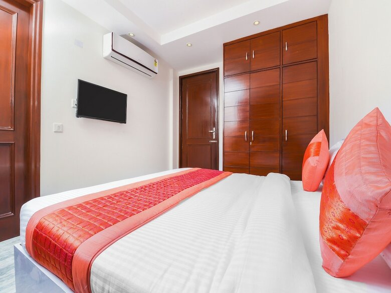 Hotel Oyo 15623 Golden Crystal