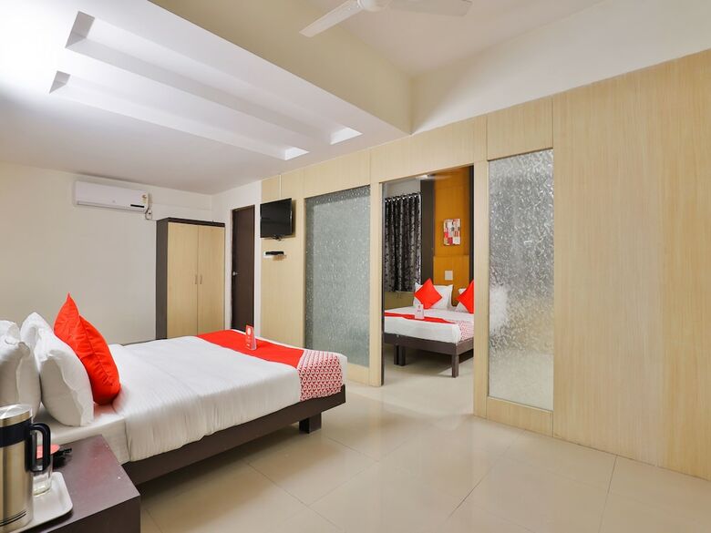 Oyo 14942 Hotel Maple Leaf