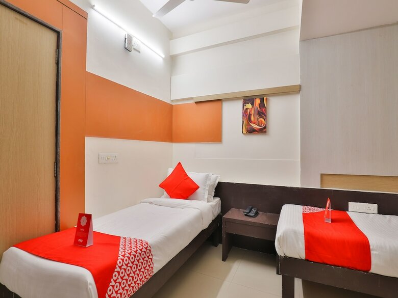 Oyo 14942 Hotel Maple Leaf