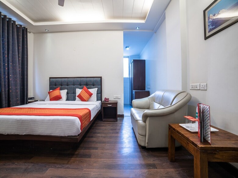 Hotel Oyo 14545 Paamir Residency