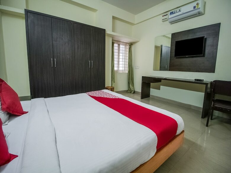 Hotel Oyo 16485 Ans Cyber Castle