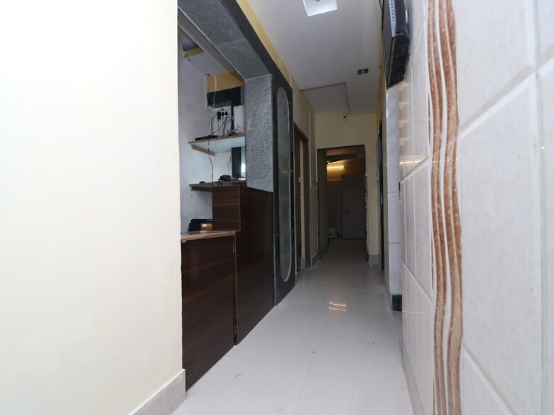 Hotel Oyo 16356 Studio Lake View