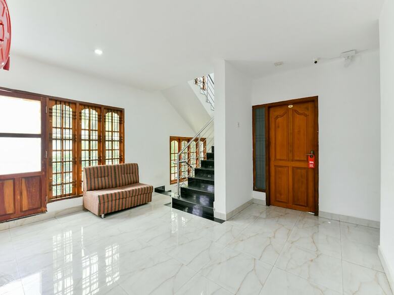 Hotel Oyo 16711 Malabar Plaza Inn