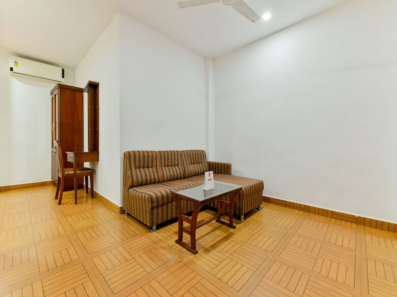 Hotel Oyo 16711 Malabar Plaza Inn