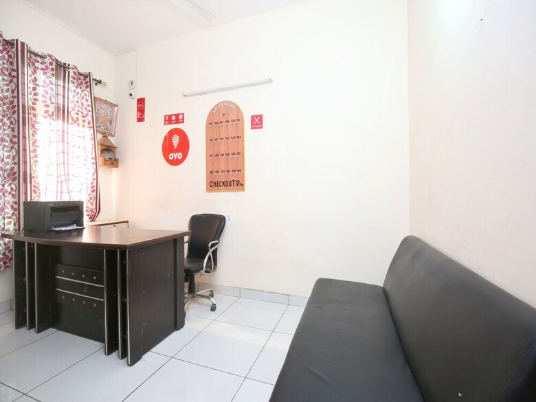 Hotel Oyo 13007 Humble Residency