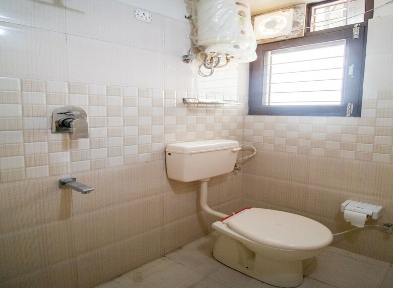 Oyo 14565 Hotel Snazzy