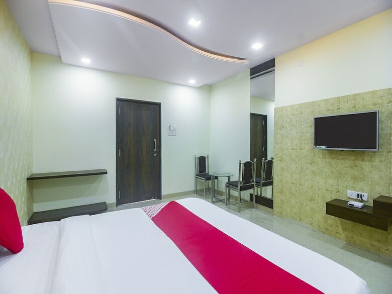 Oyo 15982 Hotel Samrat Palace