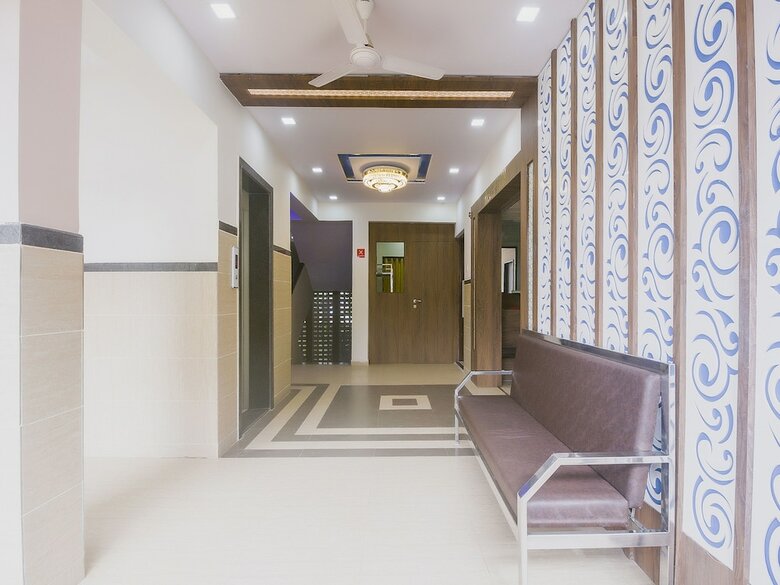 Oyo 15982 Hotel Samrat Palace