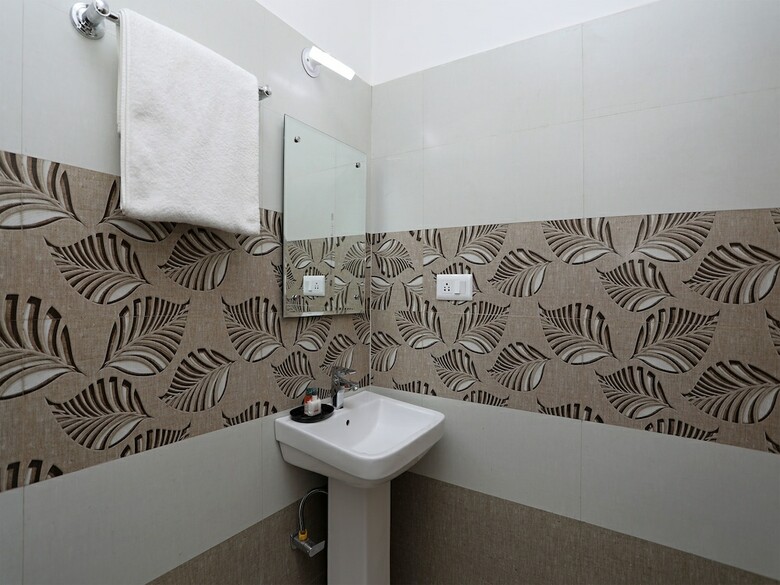 Oyo 15375 Hotel Kss Inn