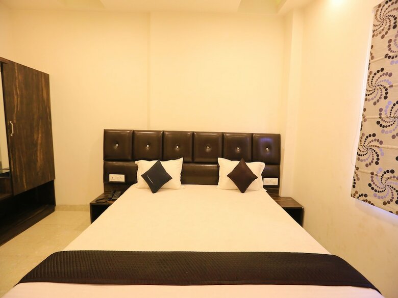 Hotel Oyo Rooms 158 Gomti Nagar Kathota Jheel